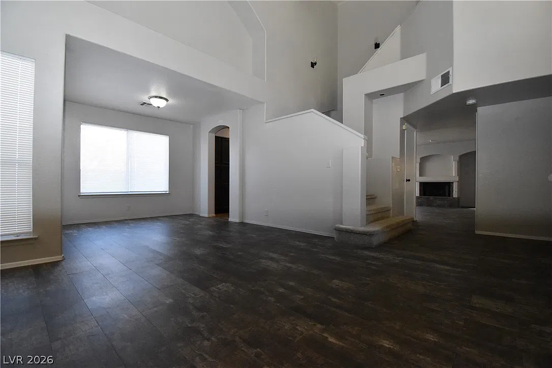 4 bed, 2.5 bath, 2055 sqft, $2,200 — Photo 4