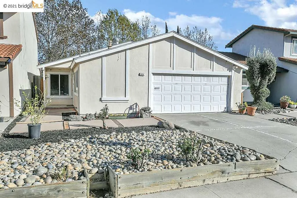 3211 Madrone St photo 1