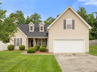 2661 Hidden Pond Cv, High Point, NC 27265