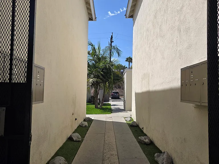 580 E Pleasant St #5 — Photo 4