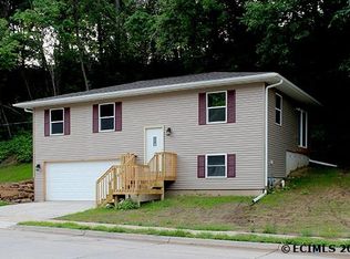 1225 Rosedale Rd, Dubuque, IA 52003