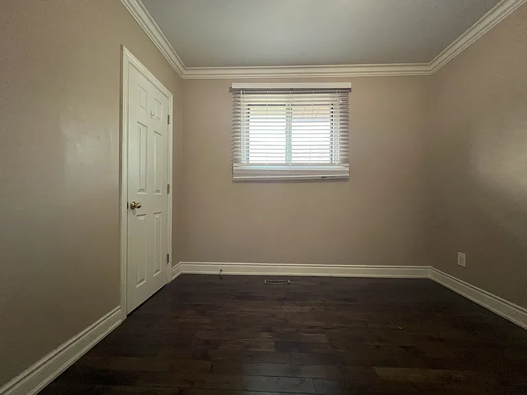 10 Burgby Ave — Photo 6