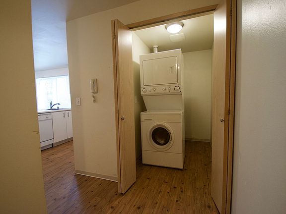 5th image of 300 11th Ave APT 606