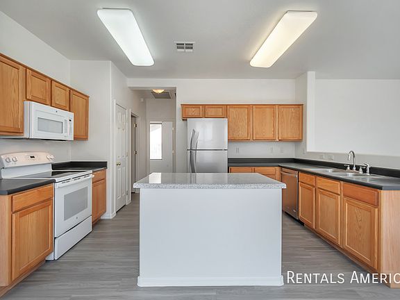 4th image of 46142 W Holly Dr