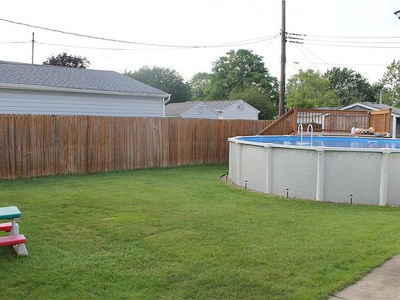 3rd image of 8 Florette Dr E