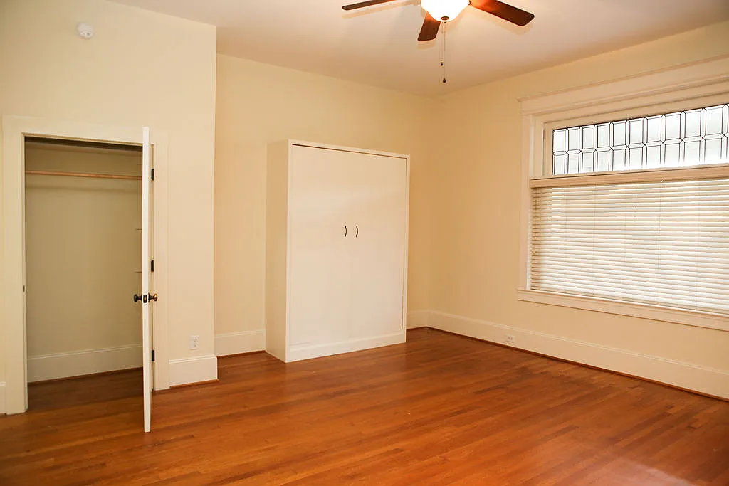 Building Photo - 817 N Elm St #A