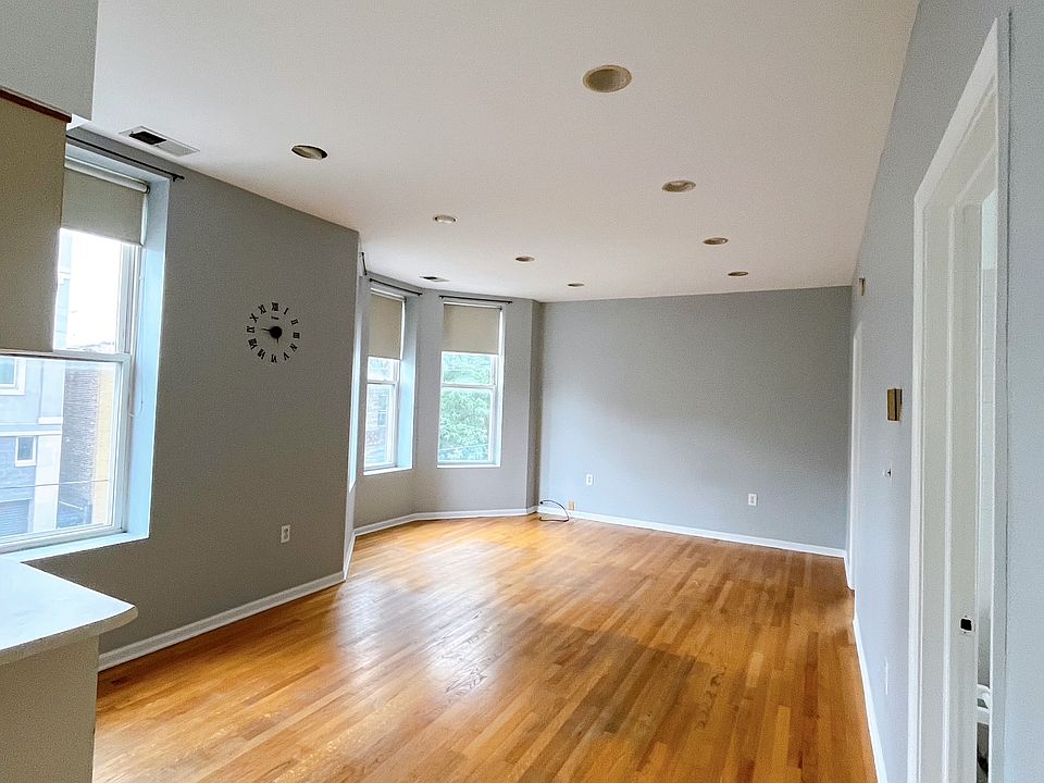 2nd image of 2101 W Chicago Ave #2R