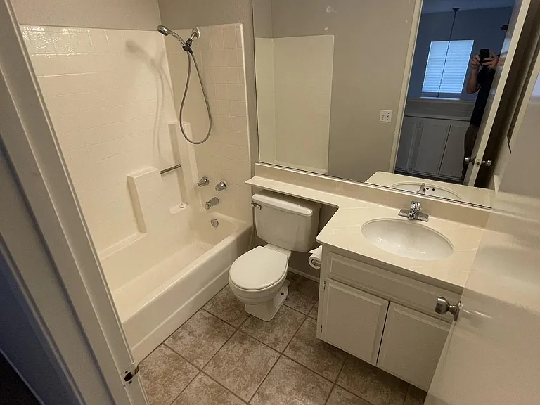 Upstairs full bath