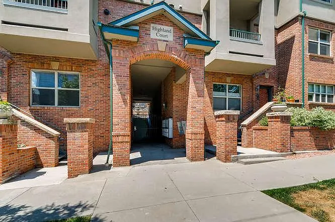 Building Photo - 2901 Wyandot St #11