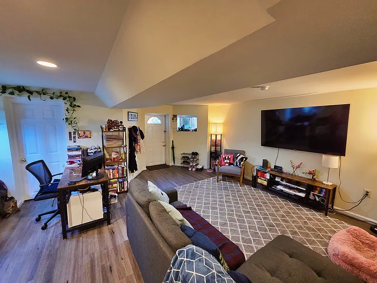 1361 Parkwood Pl NW #B — Photo 7