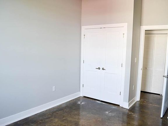 4th image of 1527 W Main St APT 15