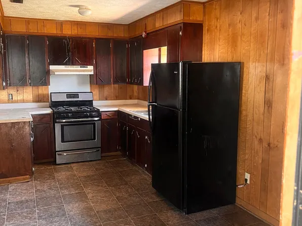 106 Redwine Cir, West Point, MS 39773