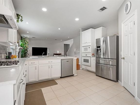 4th image of 6010 Ronchamps Dr