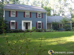 28 Great Oak Ln, Pittsford, NY 14534