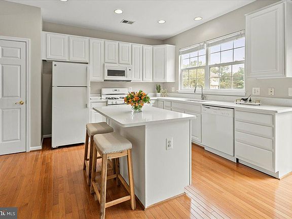 4th image of 9305 China Grove Ct