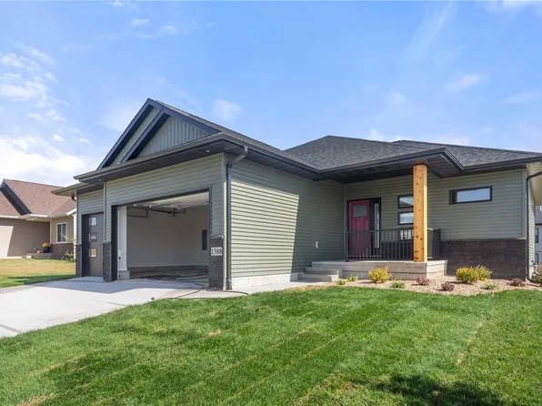 1388 Cardinal Dr, Fairfax, IA 52228