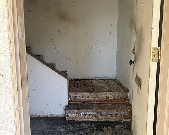 2nd image of 3713 Roberta St