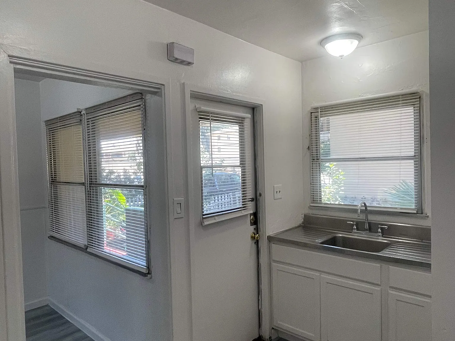 Riverside Townhouse Apartments — Photo 2