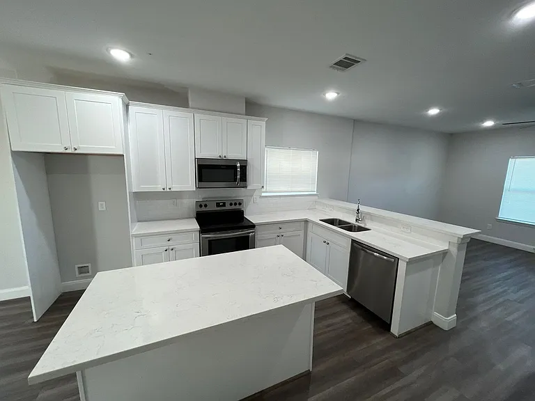 832 Elkhart St A&B — Photo 1