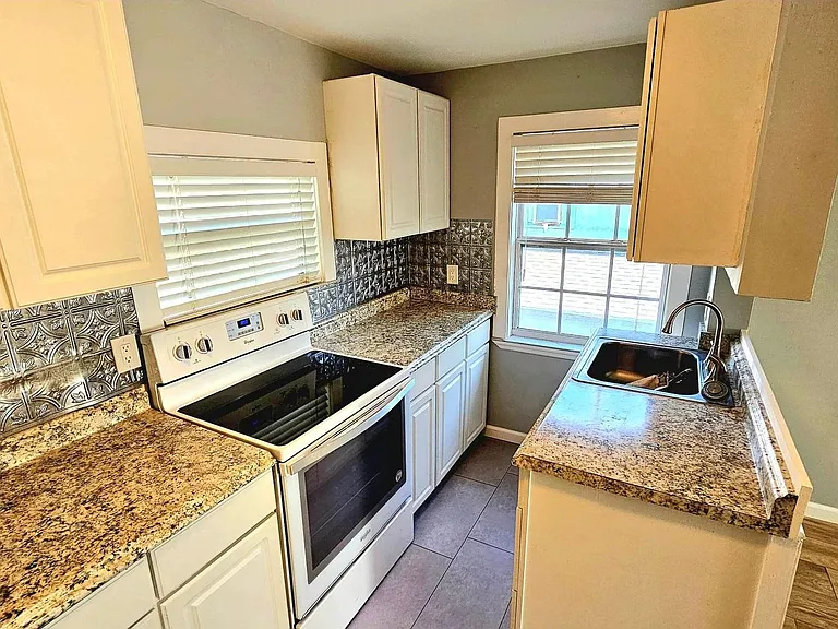 802 Forrest Ave #B — Photo 6