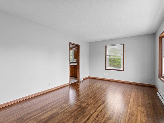 4th image of 1633 Sherwood Ave