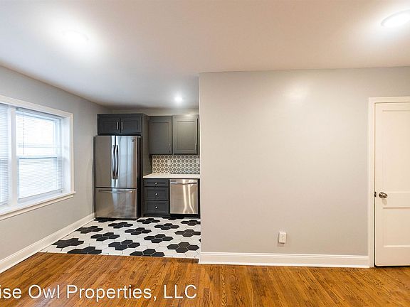 5th image of 3457 Holmes St #303