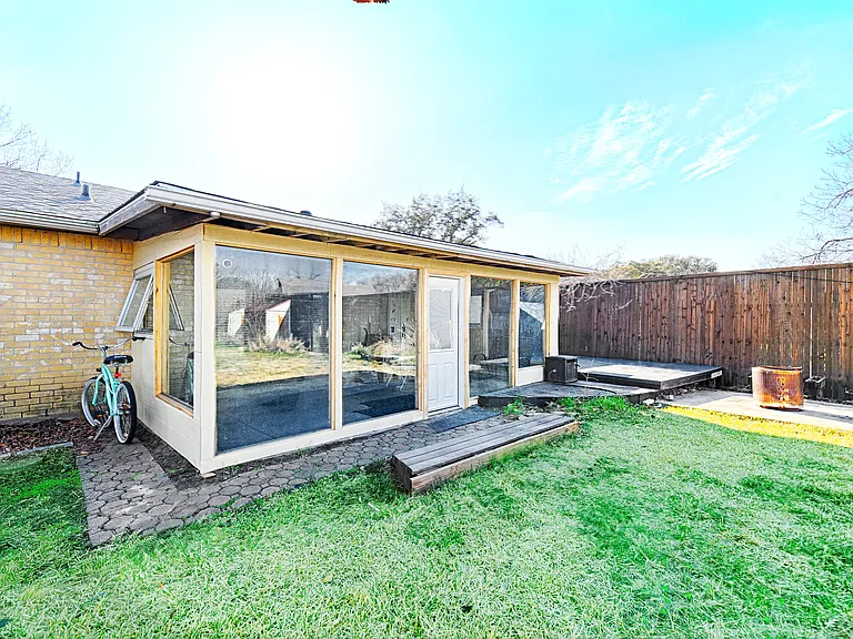 2241 Lockwood Dr — Photo 14