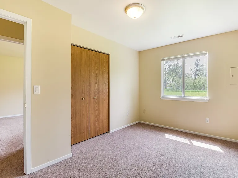 425 Meadow View St — Photo 13