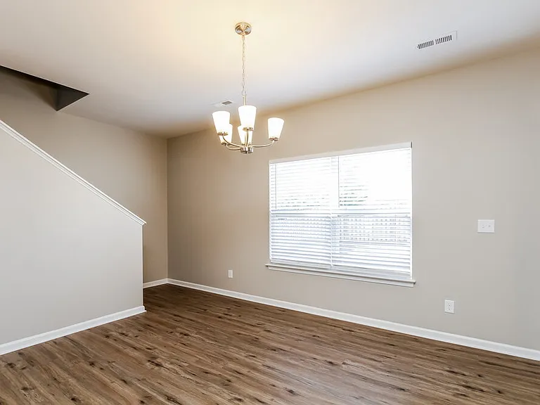 102 Clacton Ct — Photo 6