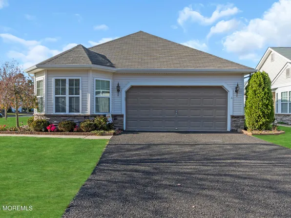 48 Eagle Ridge Circle, Lakewood, NJ 08701