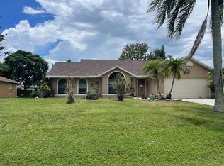 618 SE Streamlet Ave, Port Saint Lucie, FL 34983