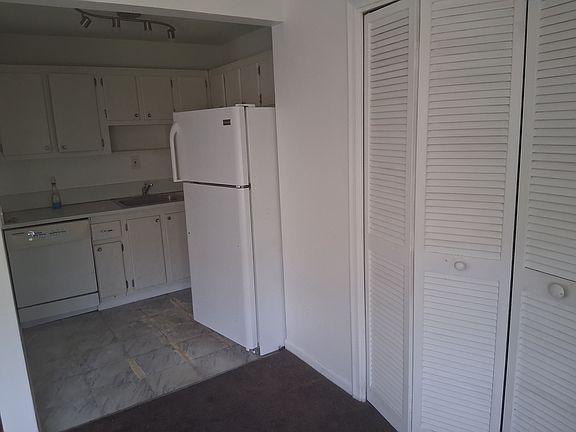 4th image of 604 SE 14th Ct