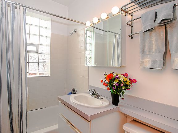 2nd image of 1609 W Ainslie #3
