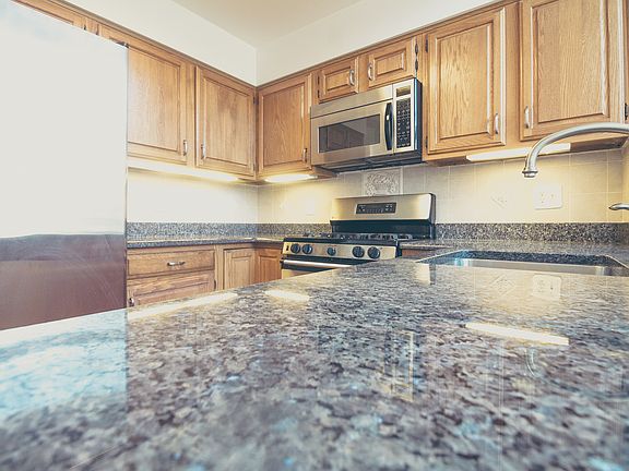 5th image of 2144 Kings Garden Way