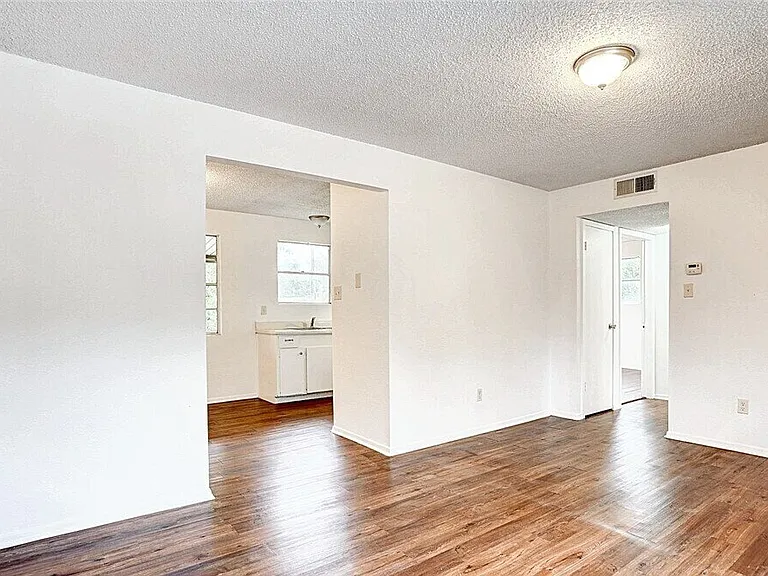 728 Martindale Rd — Photo 3