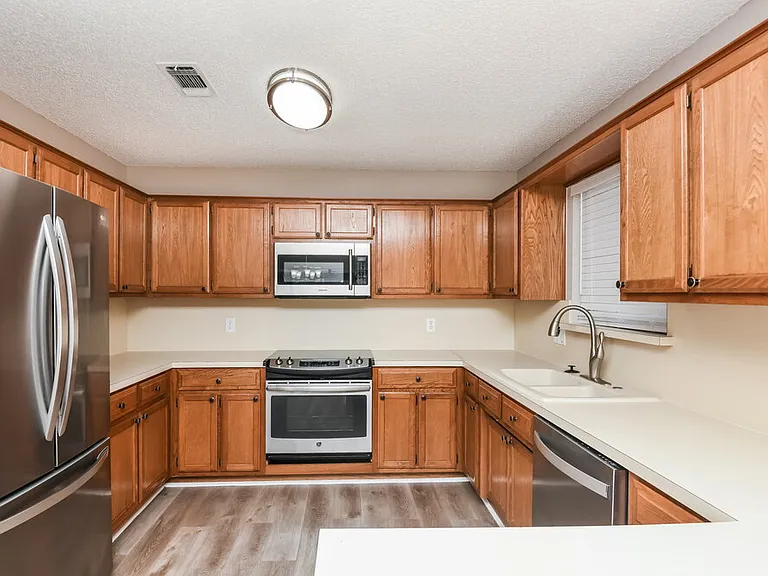 125 Camelot Dr — Photo 8