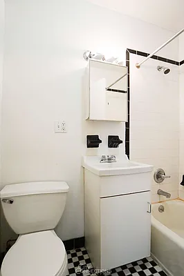 Rented by City Connections Realty | media 29