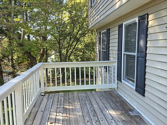 4th image of 132 Kings Ridge Dr