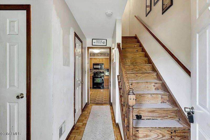 3rd image of 1180 Laural Lane