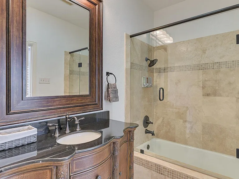 904 Tiffany Ln — Photo 33