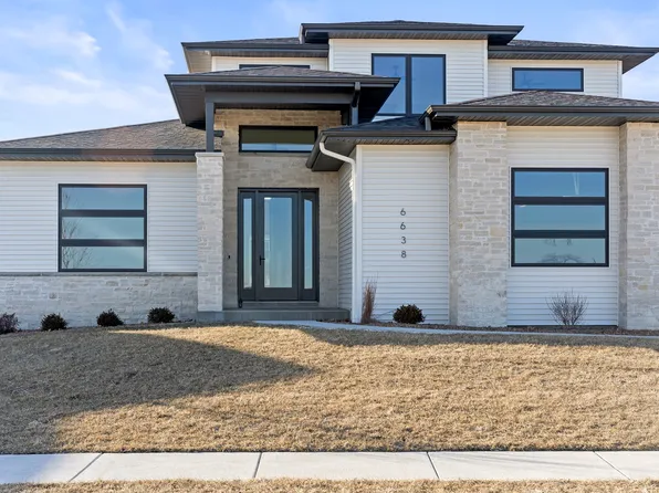 6638 Pelican St, Bettendorf, IA 52722