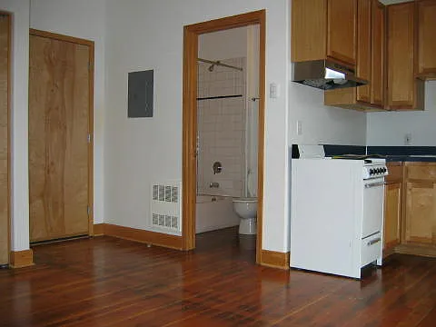 Studio, 400 sqft, $950 — Photo 2