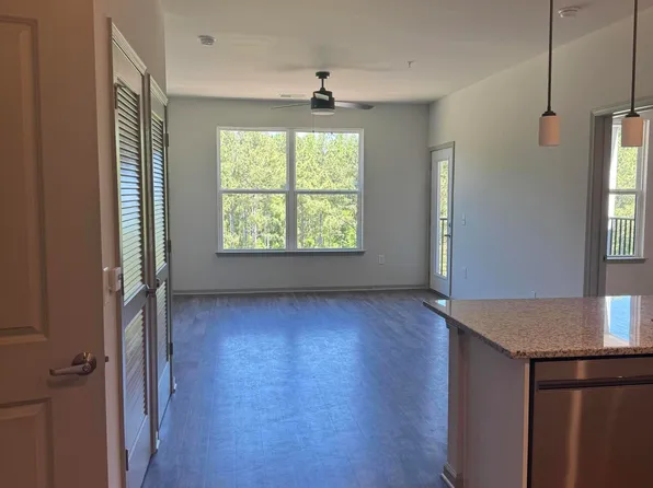 2418 Gathering Square Ct, Fuquay Varina, NC 27526