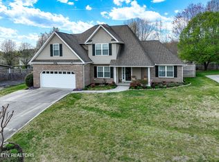1075 Paxton Dr, Knoxville, TN 37918