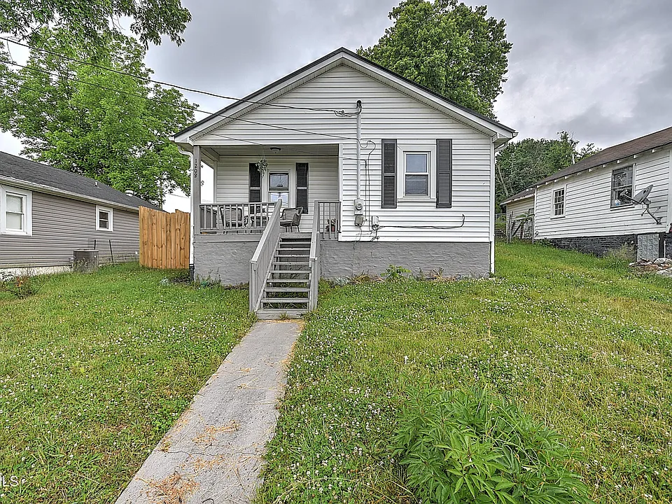 1208 Riverside Ave