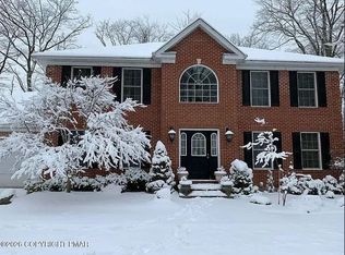 1114 Lehigh Cir, Tobyhanna, PA 18466