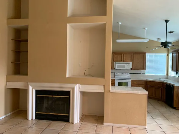 2166 Bedford Ave, Clovis, CA 93611