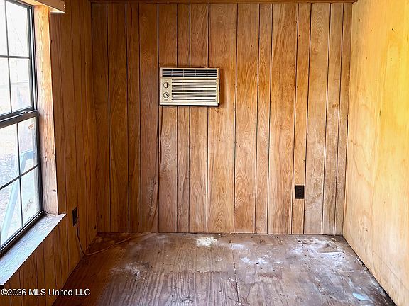 5th image of 146 Lady Marian Rd