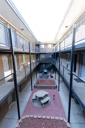 Lorinda Apartments Photo 1