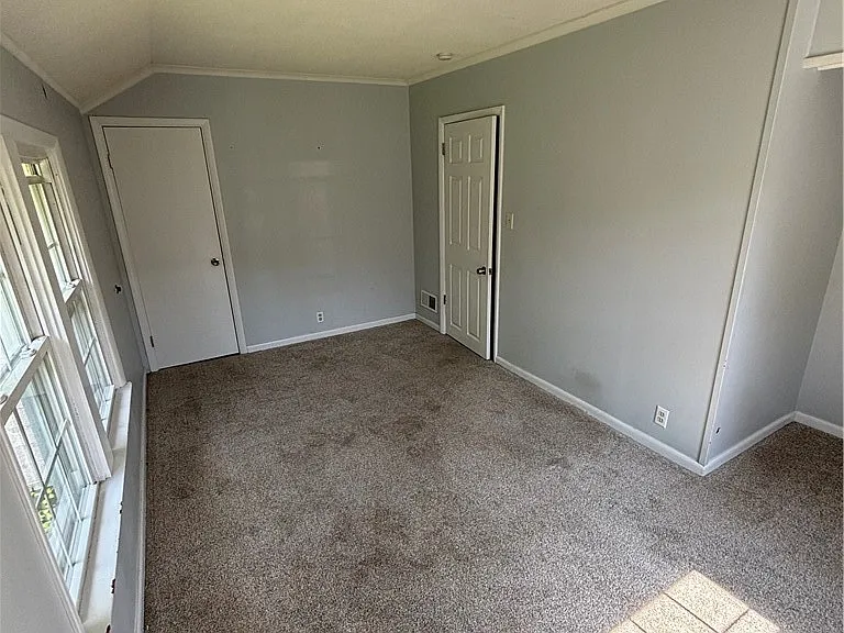102 Wellington Rd — Photo 29